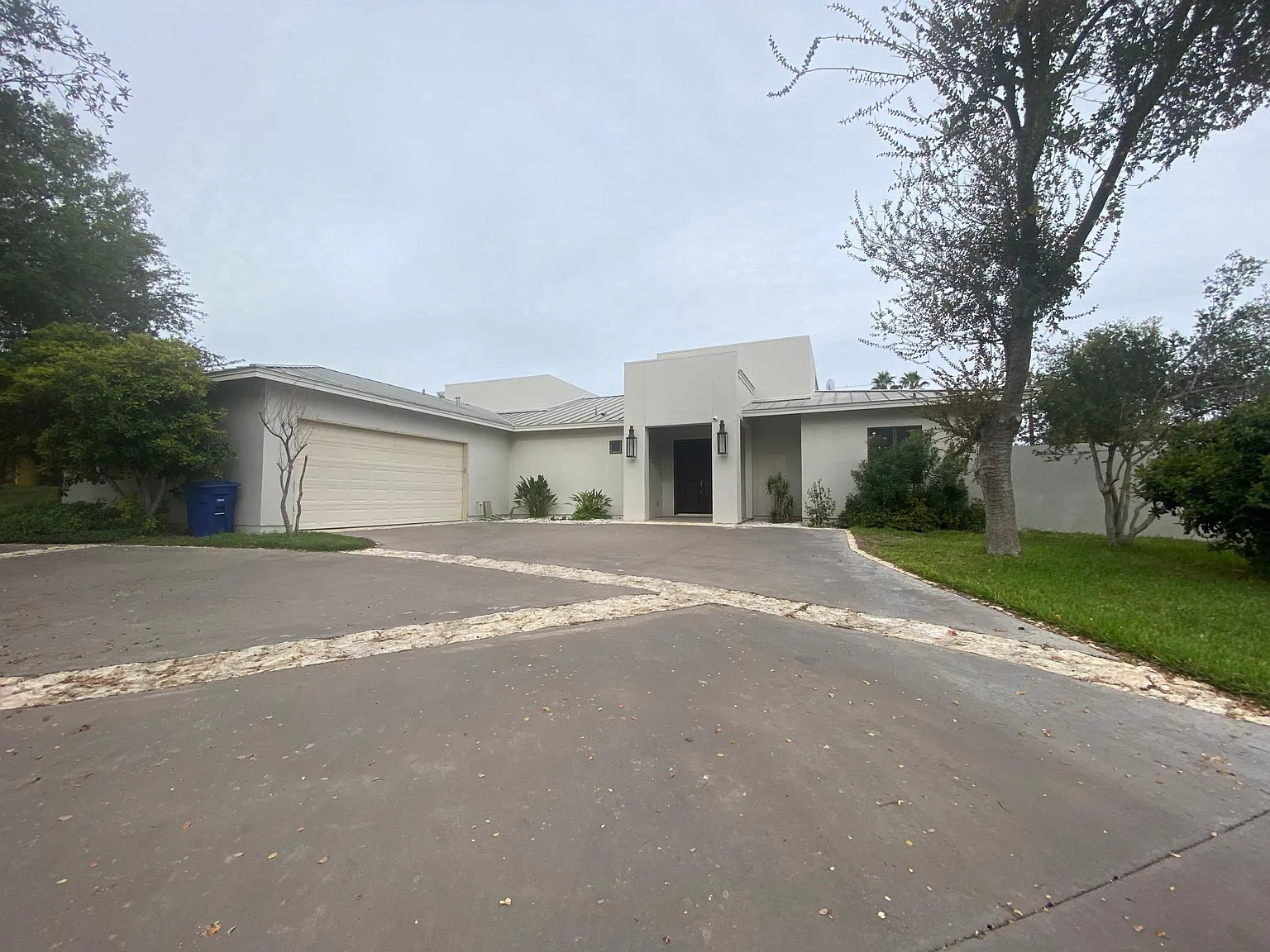 3 bed, 4.5 bath, 3392 sqft, $3,600 — Photo 2