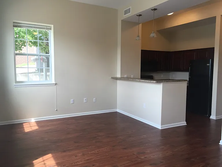 Morton Grad Apartments — Photo 28