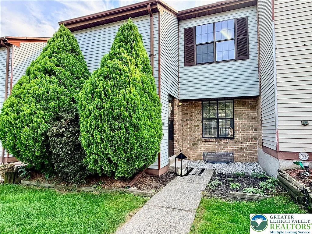 3 bed, 2.5 bath, 2046 sqft, $2,550 — Photo 1