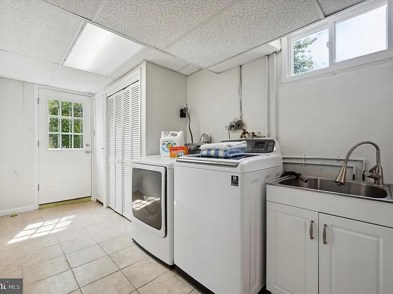 330 Williams Rd — Photo 23