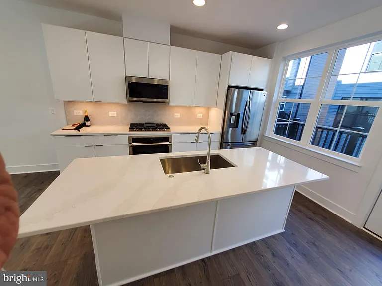 1882 Michael Faraday Dr — Photo 11
