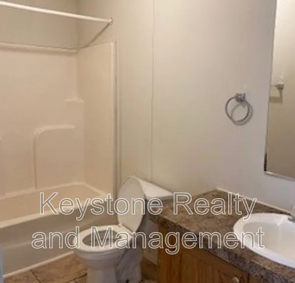 810 Monroe Ln — Photo 10