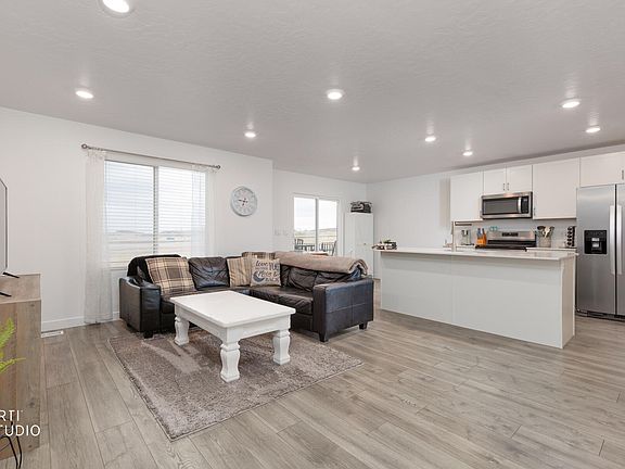 5th image of 1214 W Hidden Spring Dr