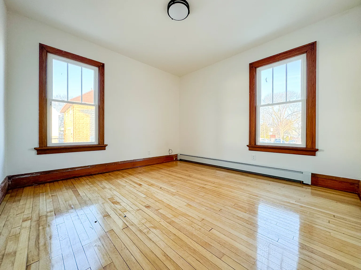 6 bed, 3000 sqft, $3,200 — Photo 4