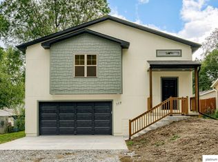 117 W Edwin St, Ceresco, NE 68017