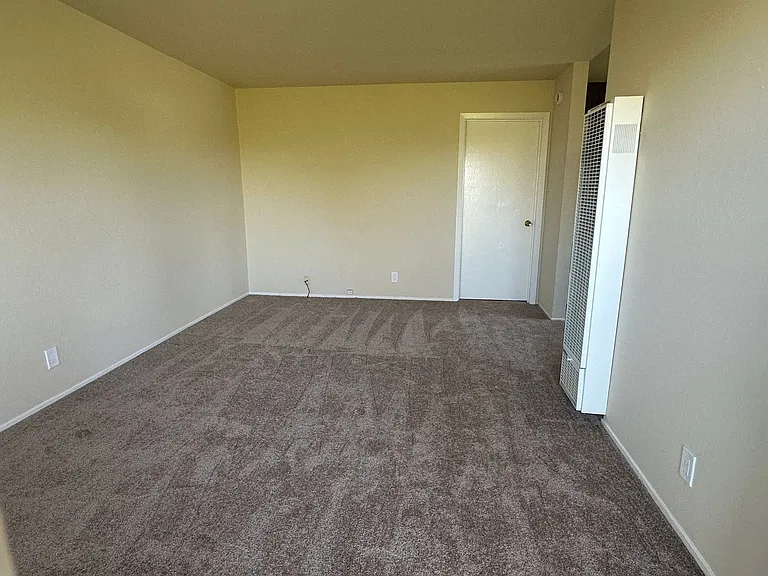 Oak Ave — Photo 4