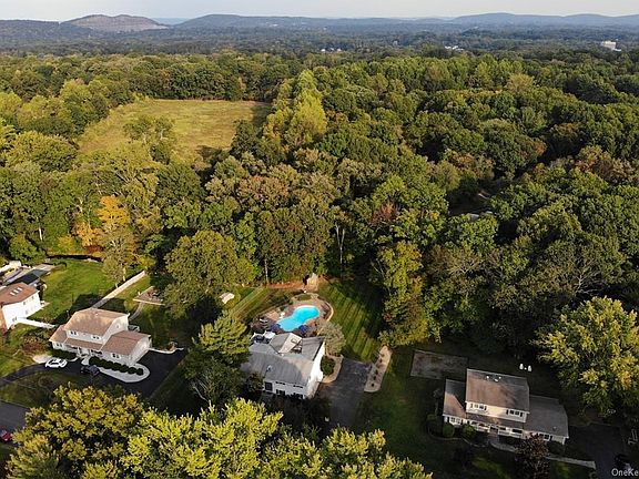 2nd image of 39 Woodglen Dr