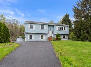 6 Knollwood Rd, Hackettstown, NJ 07840