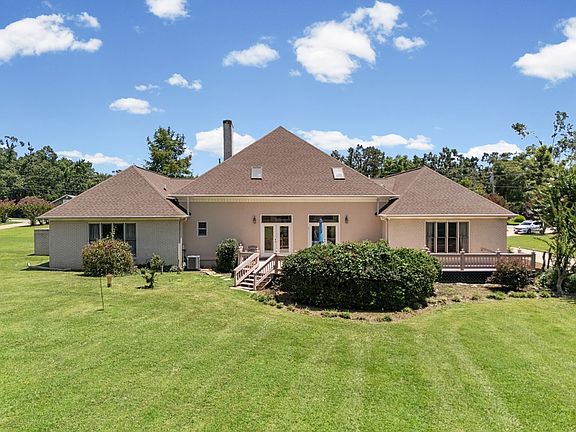 3rd image of 106 Cedar Hill Dr
