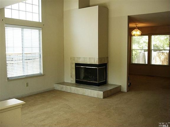 3rd image of 117 Ahlstrom Cir