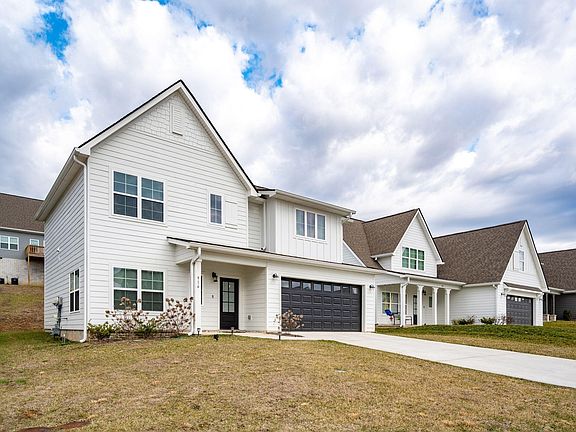 3rd image of 916 Omaha Cir