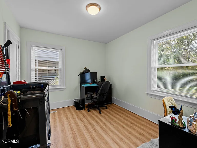 607 Watson Ave — Photo 3