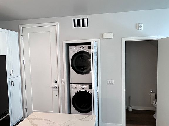 Entry & Washer / Dryer Room