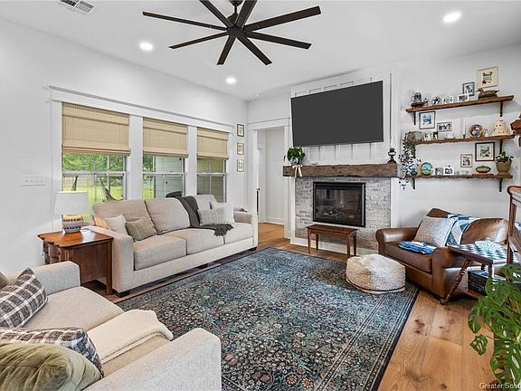 4th image of 2358 E Laura Dr