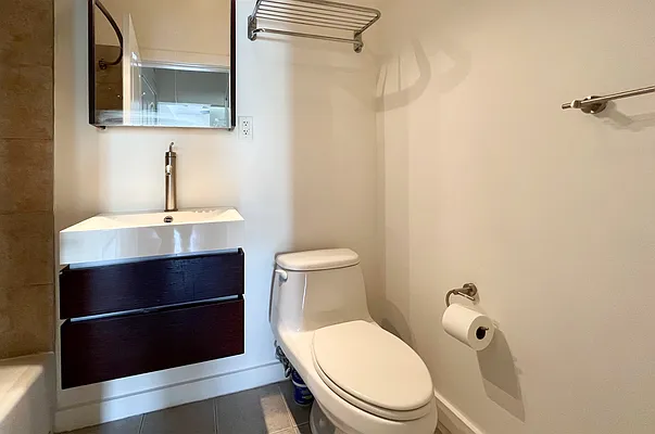 Rented by Coldwell Banker Warburg | media 15
