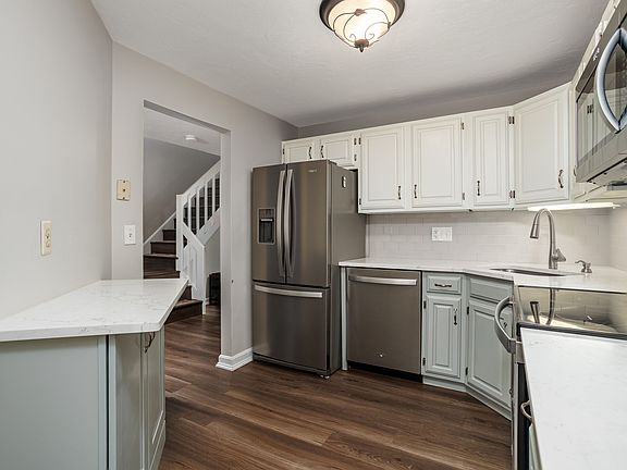 4th image of 512 Ridgefield Cir #C