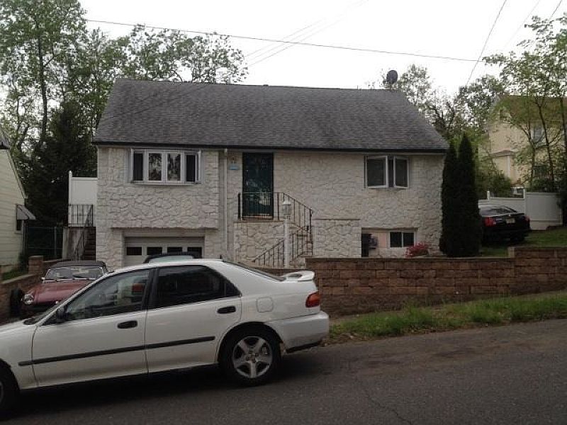 1st image of 319 Ryerson Ave