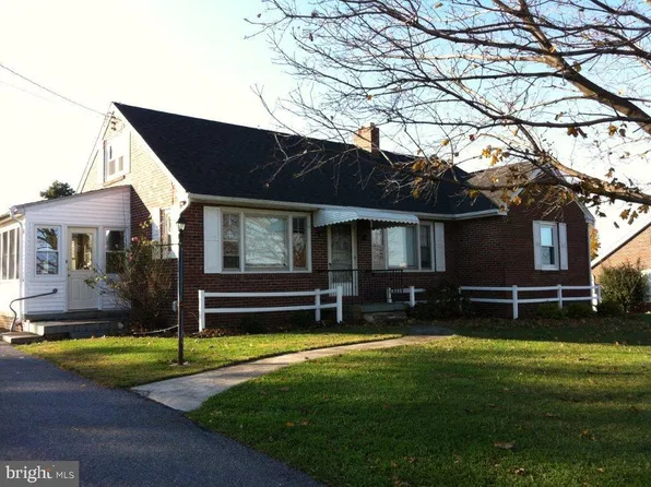 114 Voganville Rd, New Holland, PA 17557