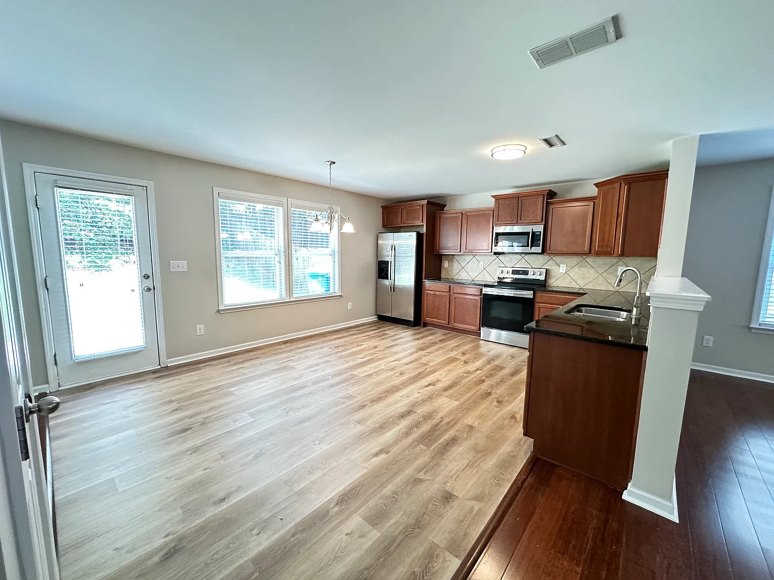 1044 Joselynn Drive — Photo 3