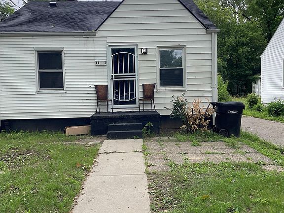 2nd image of 19350 Glastonbury Rd