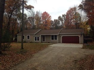 810 Robinhood Ln, Grayling, MI 49738