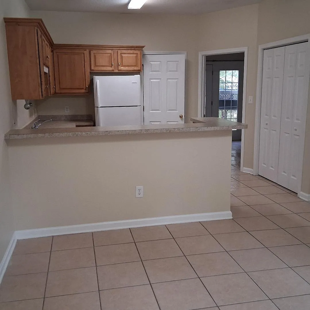 1 bed, 1.5 bath, 704 sqft, $1,200 — Photo 1