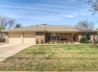 400 Cannon Dr, Hurst, TX 76054