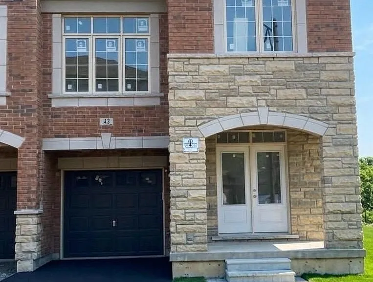 82 Aspen Hills Rd — Photo 1