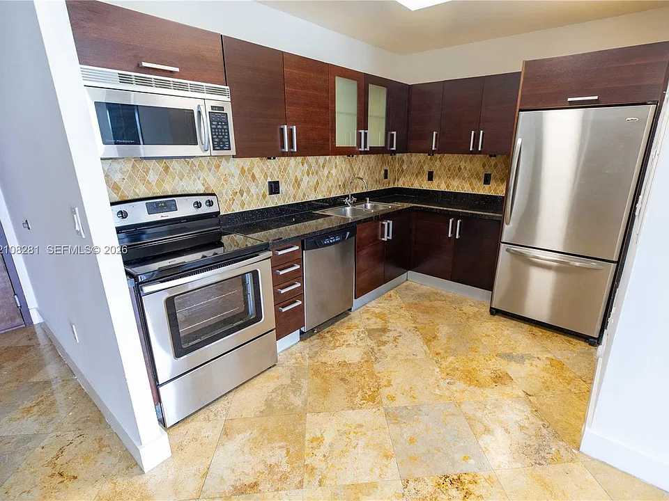 3250 Grand Ave #404