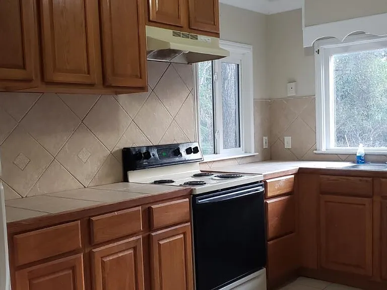 2218 E New York Ave — Photo 6