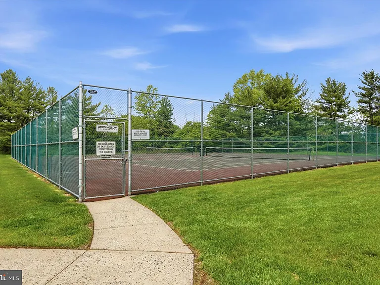 1003 Thornton Ct — Photo 14