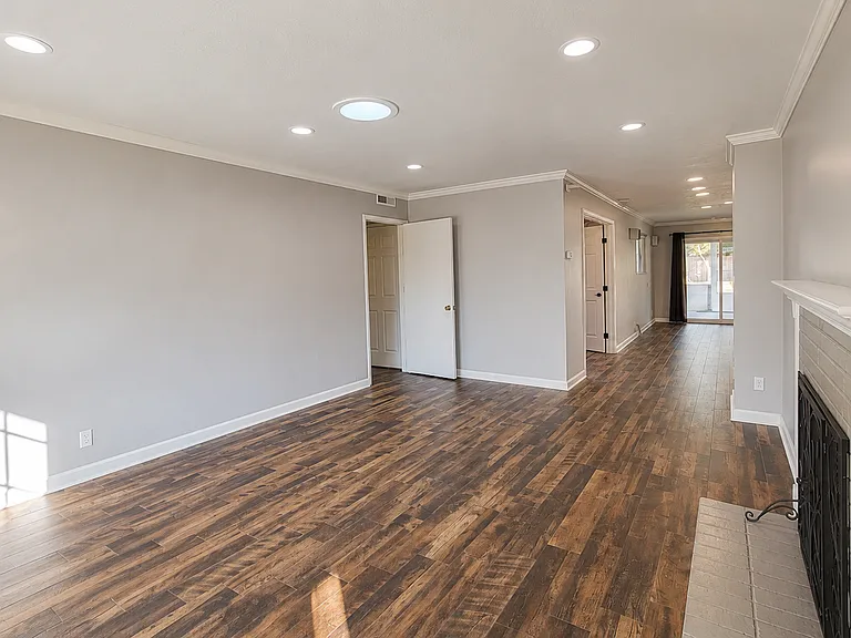 2132 Forbes Ave — Photo 6
