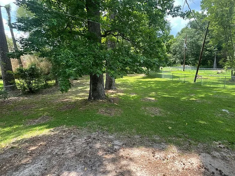 114 Powell Dr — Photo 17
