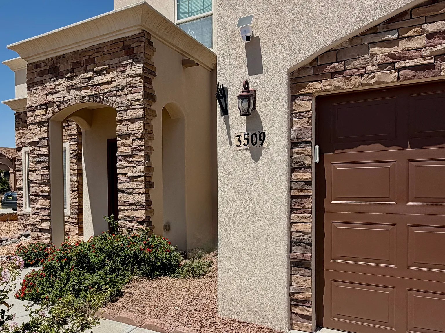 3 bed, 1928 sqft, $1,950 — Photo 2