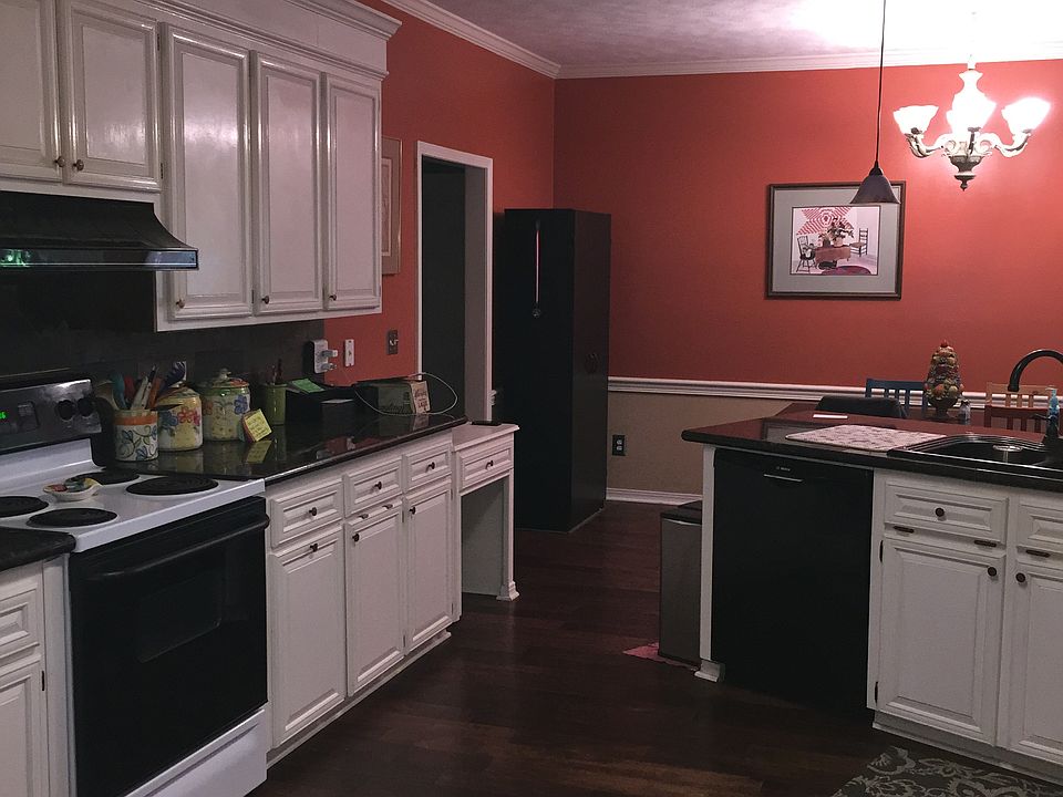 Large eat in kitchen