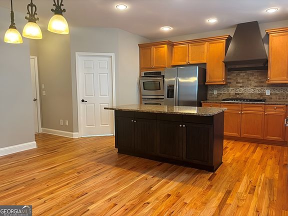 3rd image of 6315 Tamarack Trl