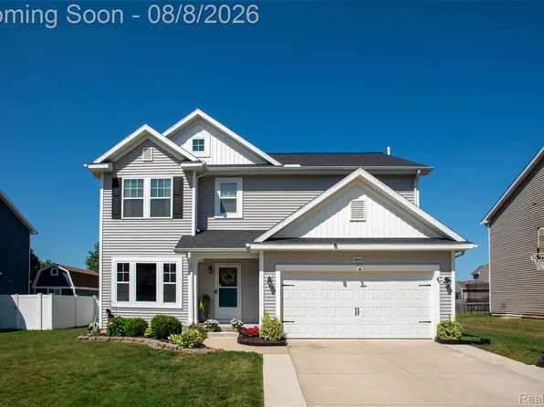 3677 Amber Oaks Dr, Howell, MI 48855