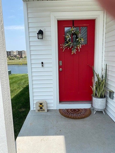 1st image of 909 NE Traverse Dr #909