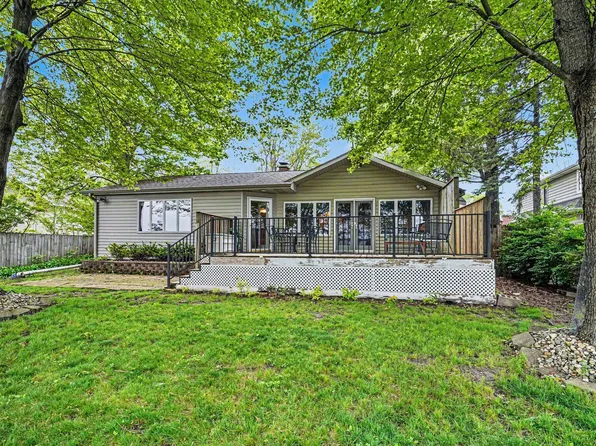 9525 Woodlawn Dr, Portage, MI 49002
