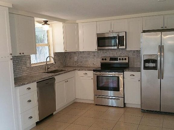 3rd image of 3812 Sablewood Dr