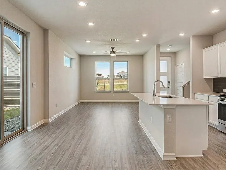 8311 Springsteen Dr #318 — Photo 2