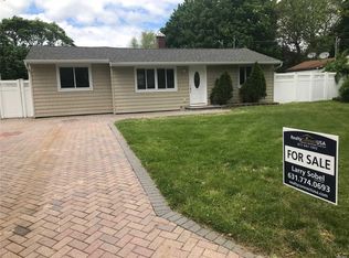 45 E Maple St, Central Islip, NY 11722