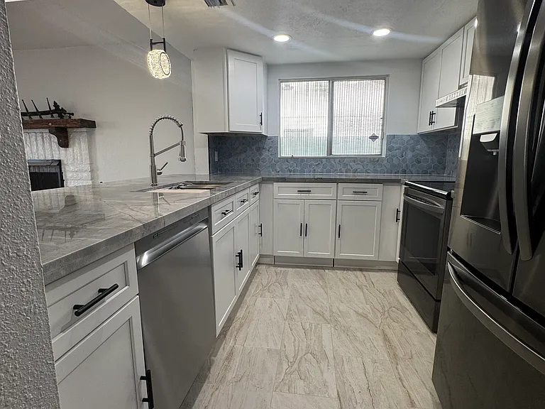 5817 W Tierra Buena Ln — Photo 6