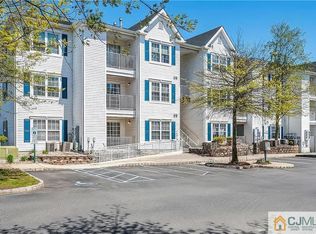 828 Waterford Dr, Edison, NJ 08817