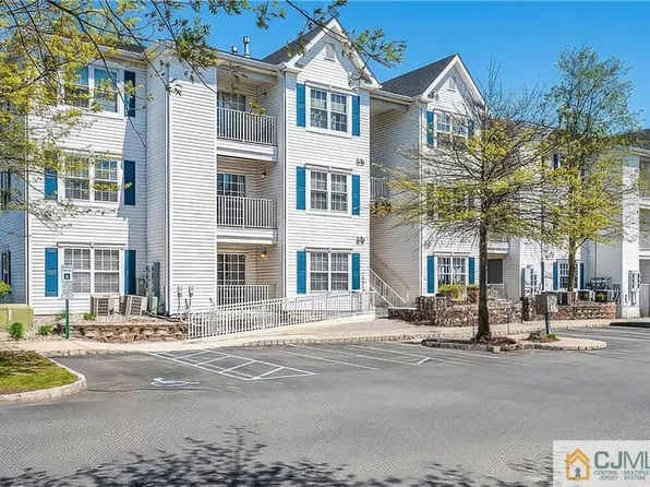 828 Waterford Dr, Edison, NJ 08817