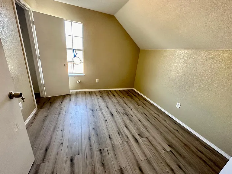 307 Kings Way Dr #A — Photo 7