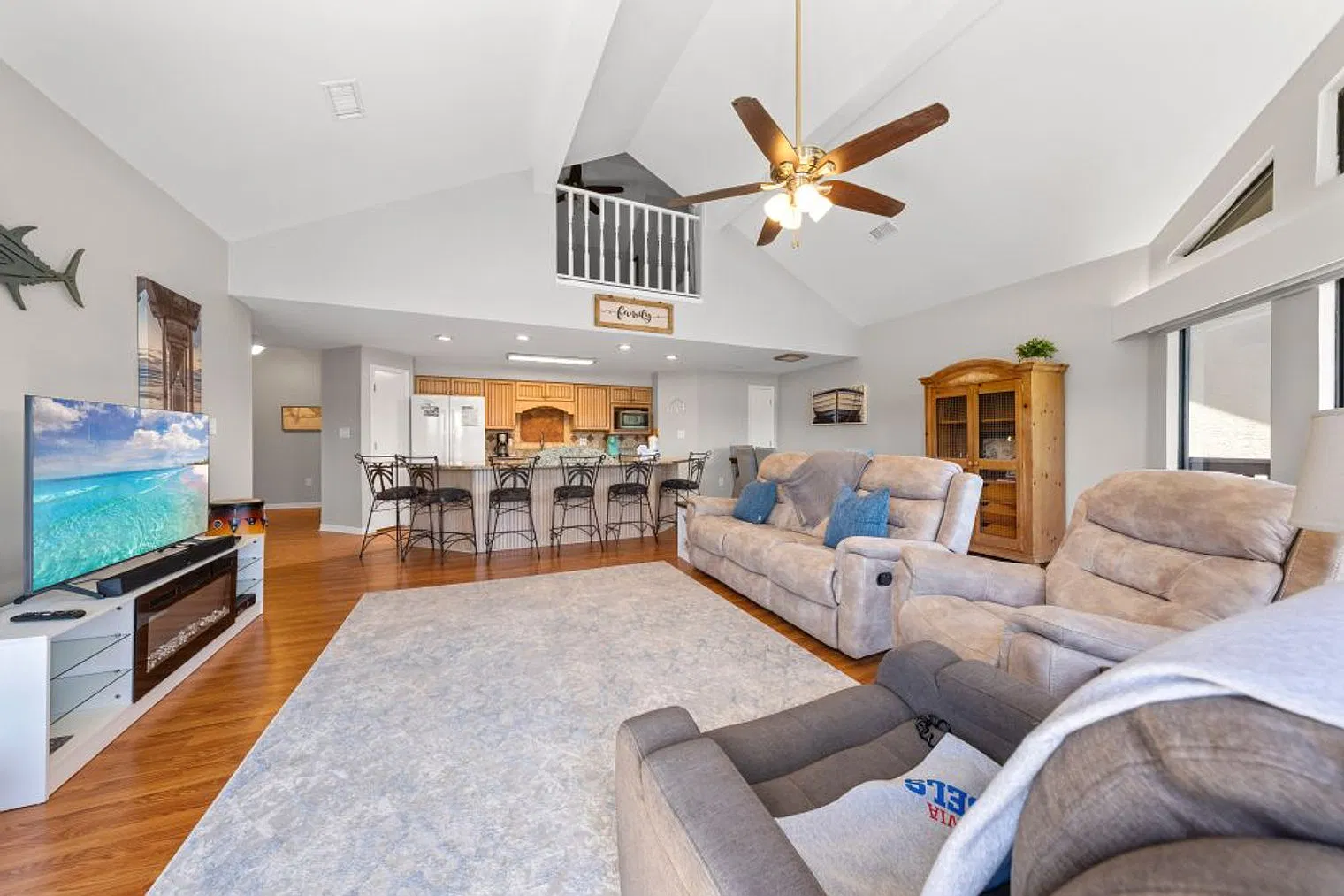 4 bed, 3.0 bath, 1506 sqft, $2,465 — Photo 4