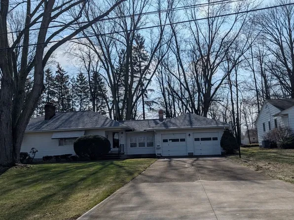 1150 Woodside Dr, Amherst, OH 44001