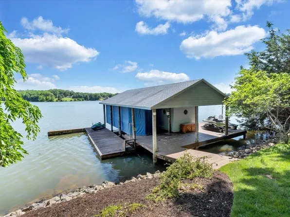 723 Fox Chase Rd, Wirtz, VA 24184