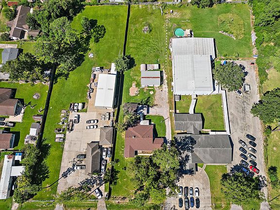 4th image of 1211 Pecan St
